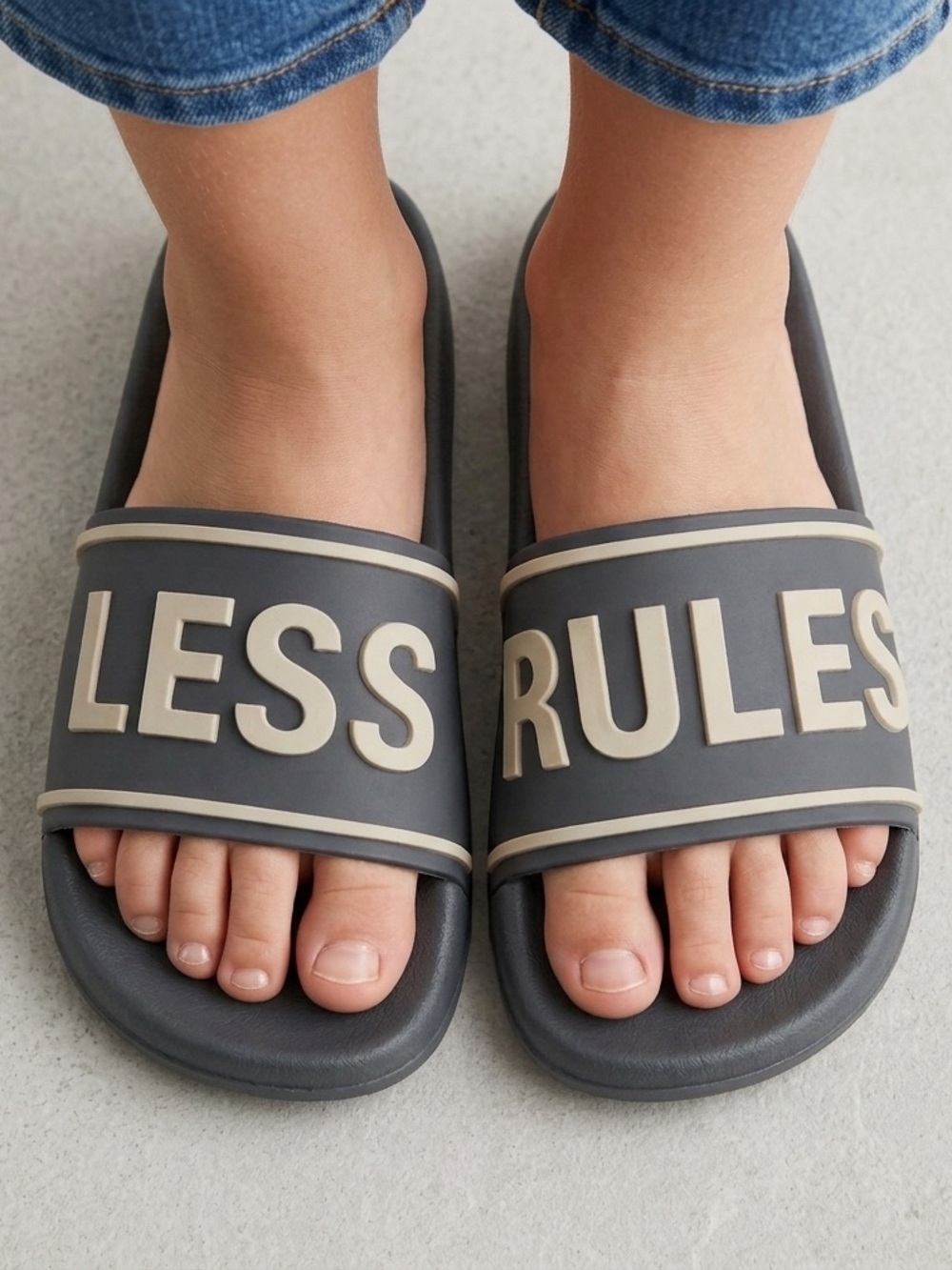 Zara Black/gray Kids Slides :32/33 usa 1/1.5 Uk 13.5